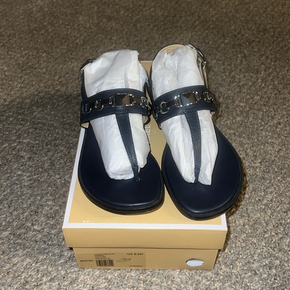 Michael Kors flat sandals. 6.5 - Picture 1 of 10